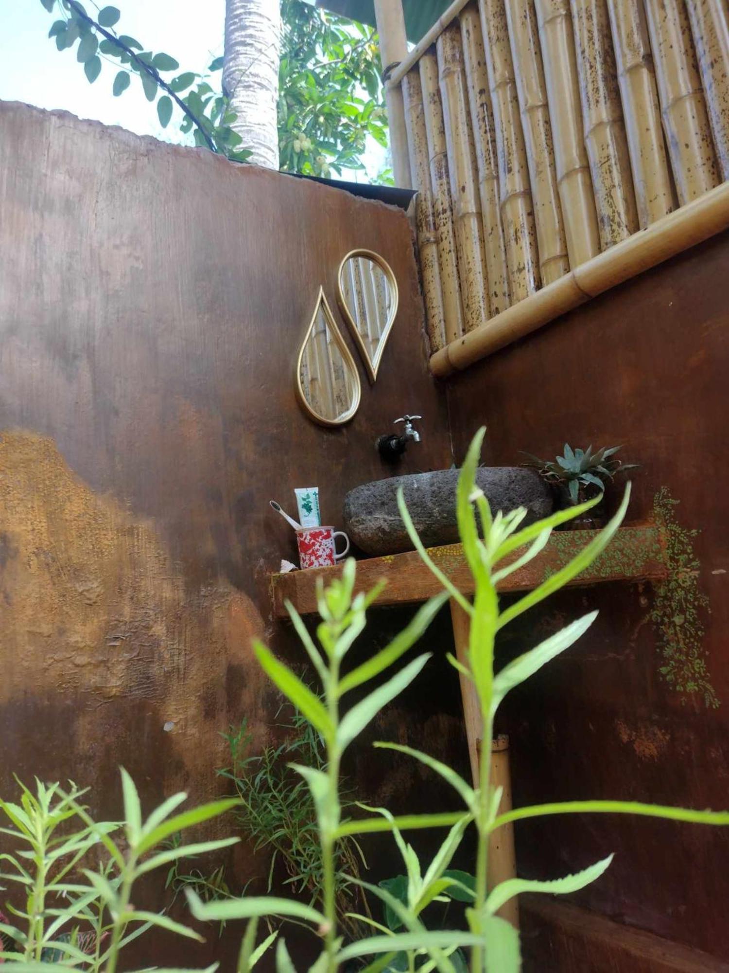 Uncle Hippie'S Dream Hostel Gili Meno Exterior photo